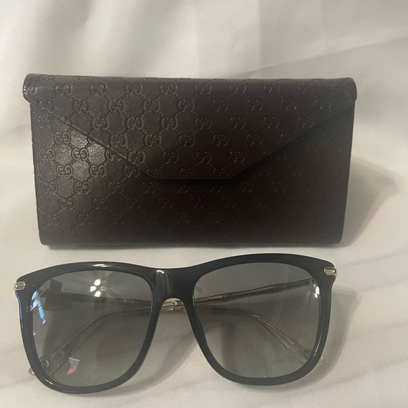 Gucci Sunglass - Picture 2 of 5